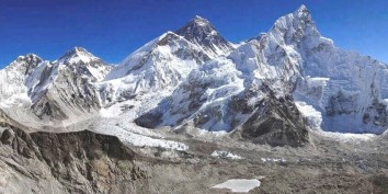 Everest base camp trek vs everest base camp helicoter trek